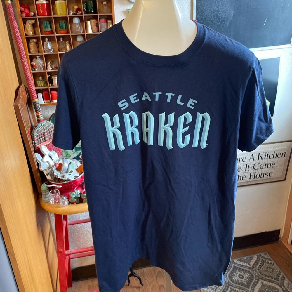NWT Seattle Kraken Navy T-Shirt Fanatics Size M